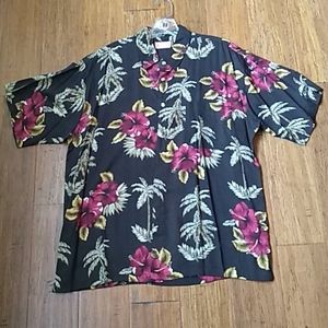 Short sleeves men shirt.